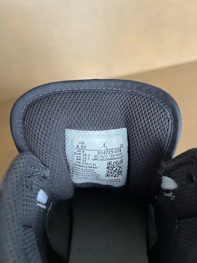 Nike Sneakers in Women's - Shoes in Bedford - Image 7