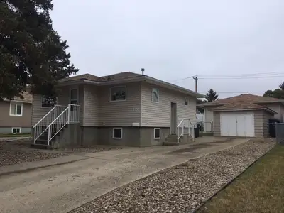 House for rent 3 bedroom.2.5 bath, ac, fridge, stove ,fenced yard Storage shed, no pets ,no smoking....