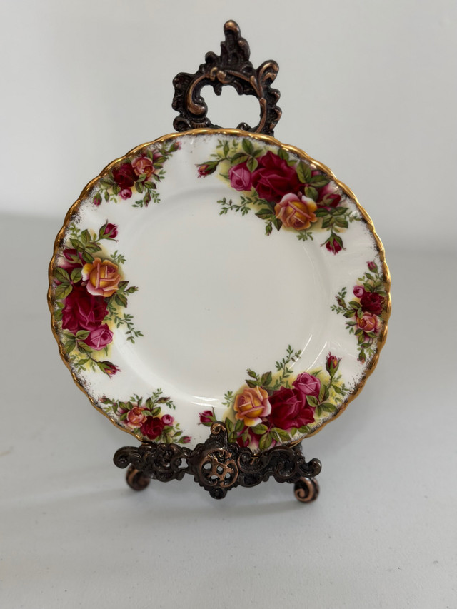 $15 each bread plate MADE IN ENGLAND Old Country Roses Royal Alb in Kitchen & Dining Wares in City of Toronto - Image 2