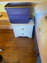 Free bed side table