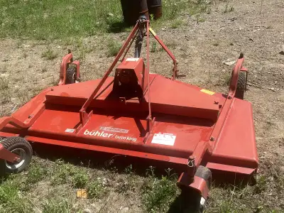 Tondeuse Buhler FarmKing, 3 lames avec attache PTO Fonctionne très bien!