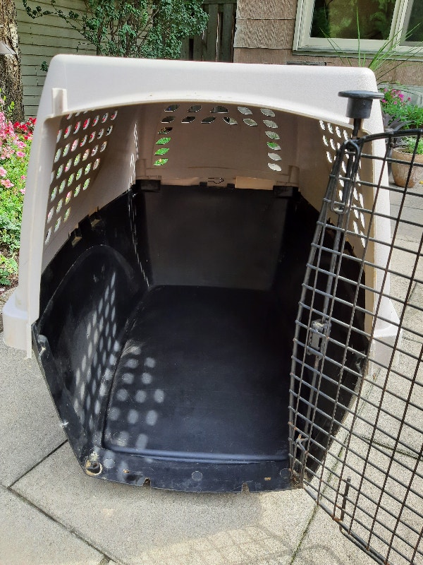 LARGE 34 INCH LONG, N2N DOG (PET) CRATE/KENNEL/CARRIER Accessories
