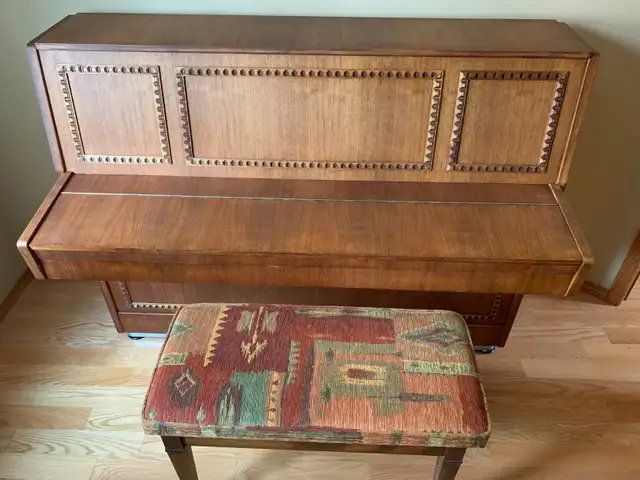 Etyde Piano in Pianos & Keyboards in Calgary - Image 2