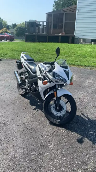 NEED GONE. Cheap on insurance !!! 2008 Honda CBR 125r only 6,531 km. Fuel injected. 4 stroke. You wi...