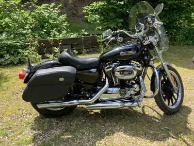 Model XL 1200L; color Blackscreaming eagle exhaust; sundowner solo seat; leather locking (HD) saddle...