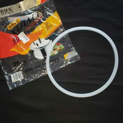 Replacement sealing ring for pressure cookers. White silicone. Fits 26cm pressure cookers. New, neve...