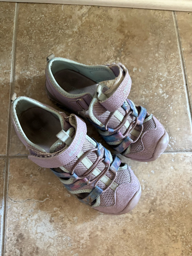 free kids sandals size 3 in Free Stuff in Ottawa
