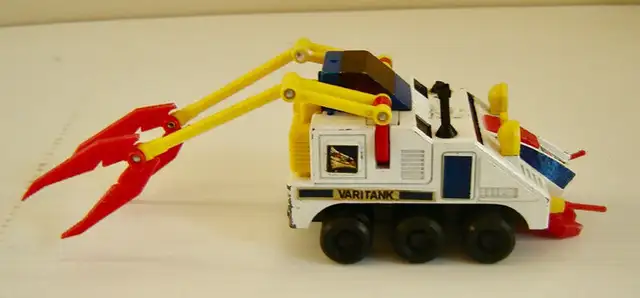 Vintage 1970s Diecast Varitank Shogun Action Vehicle PA-64 in Arts & Collectibles in City of Toronto - Image 3