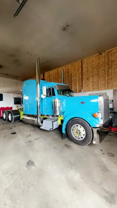 Fully Restore Peterbilt 379 2004 Show Truck With CAT single Turbo 550HP Only 250000kms after Rebuilt...