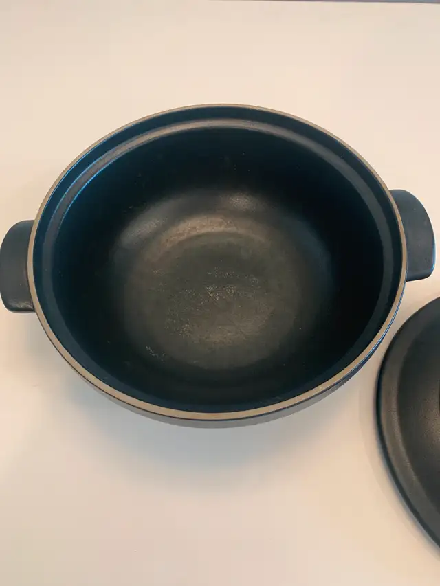 Emile Henry Flame Round Stewpot Dutch Oven in Kitchen & Dining Wares in Winnipeg - Image 5