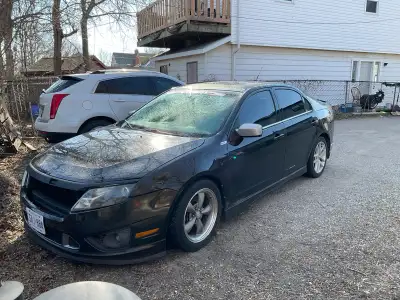 Hello selling my ford fusion sport 3.5 v6 175000klm Car runs and drives great new brakes alternator...