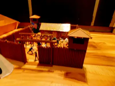 1960S FORT APACHE LITHO TIN BUILDING, WALLS, TEEPEES, FIGURES, HORSES, BOX SERIES 2000 #3682 GREAT B...