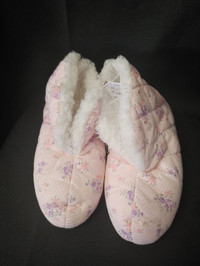 Woman’s Pink Flower Print Slippers