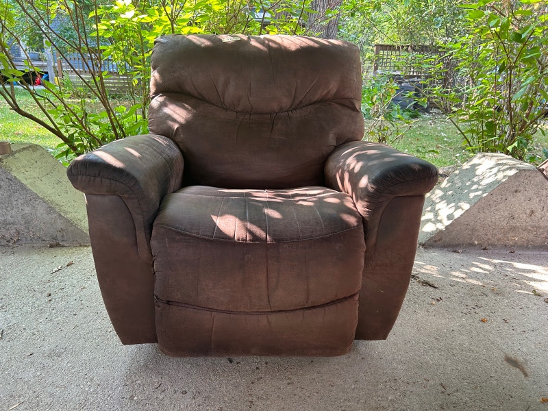 FREE LAZBOY RECLINER!!! Free Stuff Winnipeg Kijiji
