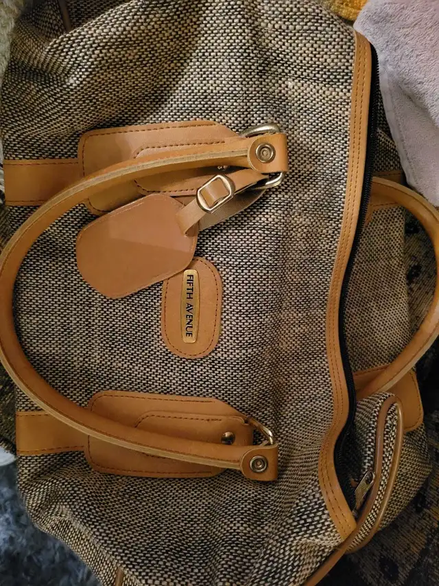 Vintage Fifth Avenue bag. Amazing condition!63660964616705121