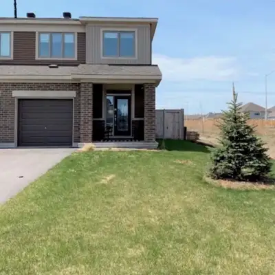 3 bedroom End Unit Townhome located in Orleans close to all amenities. This lovely townhouse include...