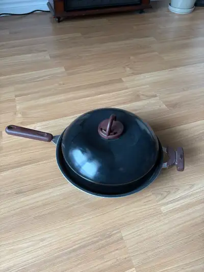 Gros Wok pour cuisine / Big wok for kitchen, View more