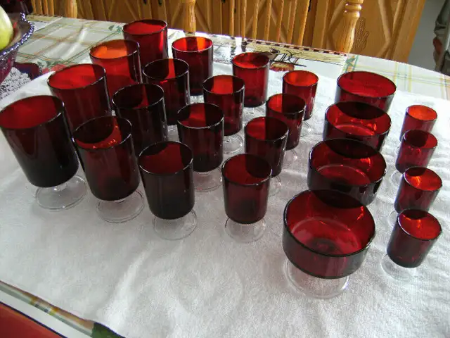 Verres rouges "Duralex" France in Kitchen & Dining Wares in Edmundston - Image 2