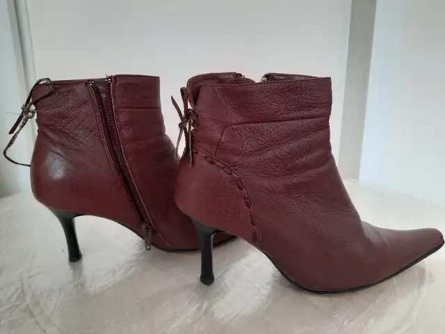 Womens Stiletto Leather Boots. Size 5 in Women's - Shoes in Mississauga / Peel Region - Image 5