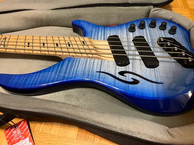 Dingwall Afterburner II 5 string Bass in Guitars in City of Toronto - Image 5