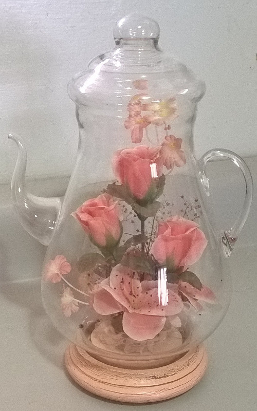 Vintage Blown Glass 10 inch Teapot & Wood Base  Centerpiece in Arts & Collectibles in Oshawa / Durham Region