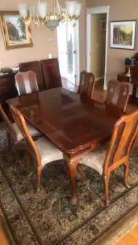 Dining table with 6 mahogany vintage chairs