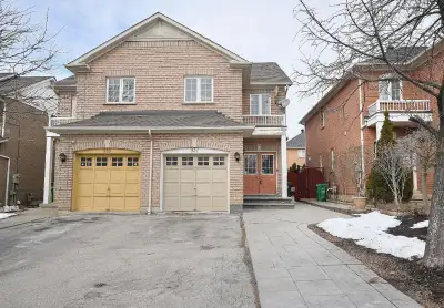Absolutely Gorgeous 3 Bedroom Semi in Meadowvale Village, Mississauga! Features include double door...