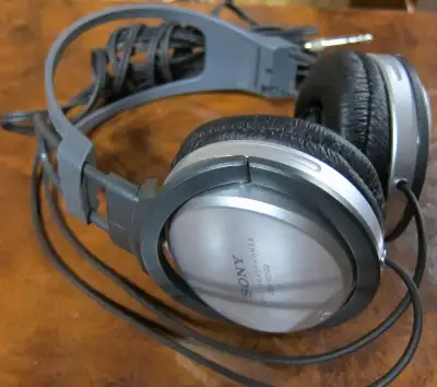 MINT SHAPE, WORK AND SOUND LIKE NEW Come with 1/8 inch plug and 1/4 inch adapter. I will test for lo...