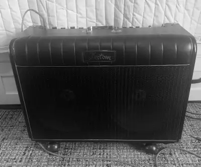 ‘Kustom ‘72 Coupe Deuce Deluxe 2-12 Combo guitar amp, View more
