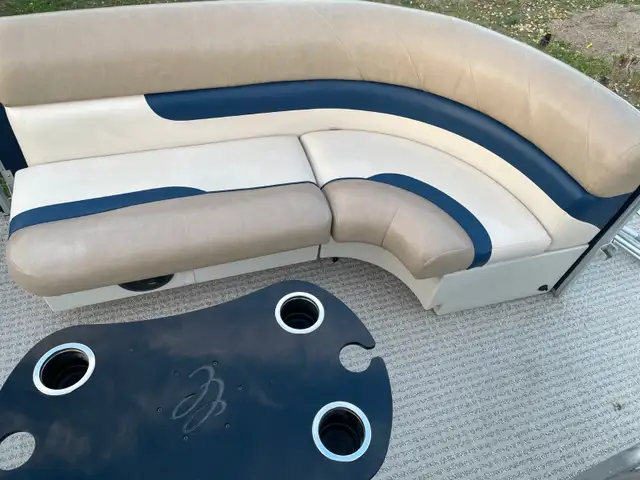 Pontoon for sale in Powerboats & Motorboats in Regina - Image 5