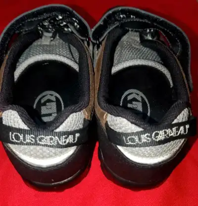 Souliers de vélo Louis Garneau très bon état comme neuve grandeur 39 a 65$ svp me contacter au 438 4...