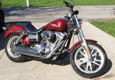 Harley Davidson Motorcycle, 2007, Custom Dyna Glide, Vance & Hines Exhaust, Clip on Back-Rest and lu...