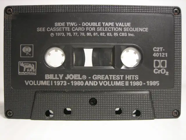 BILLY JOEL - GREATEST HITS VOLUME 1 AND VOLUME 2 CASSETTE TAPE in Arts & Collectibles in London - Image 7