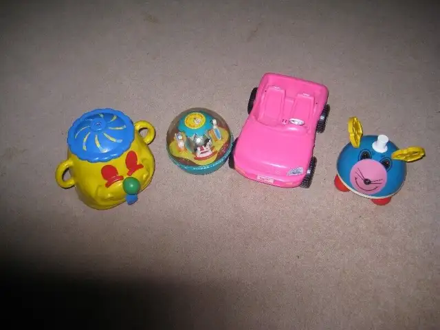 ASSORTMENT VINTAGE TOYS /games /collector items? in Toys & Games in City of Toronto - Image 5
