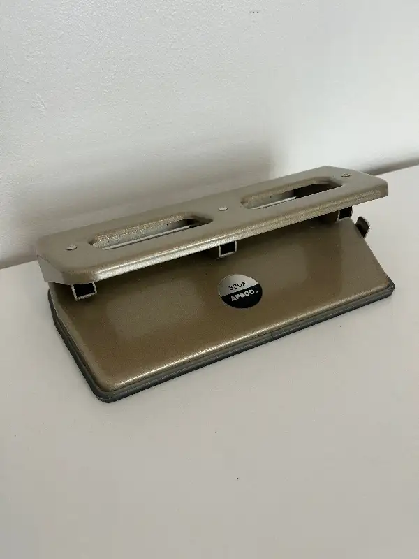 Heavy Duty Hole Puncher in Other Business & Industrial in Barrie - Image 2