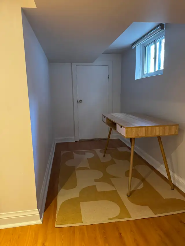 Furnished 1 bdrm + den basement apt East York, Woodbine/Danforth | Long ...