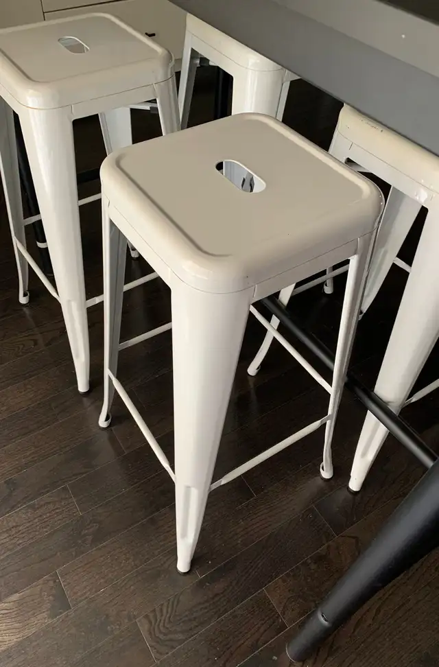 High-Leg Black Metal Kitchen Table + 4 White Stools in Other Tables in Mississauga / Peel Region - Image 3
