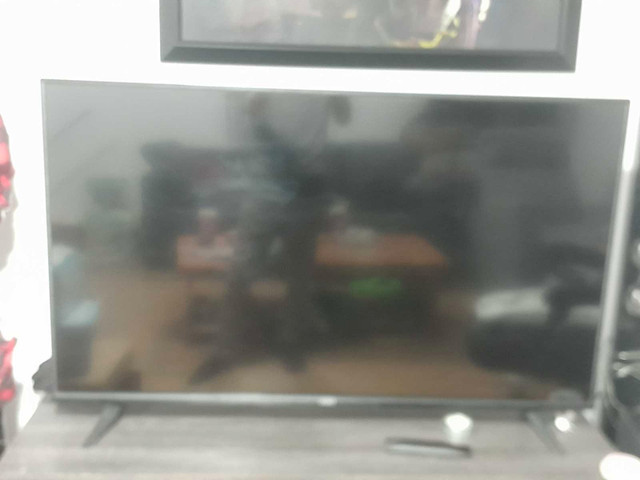 55" vizio smart TV  in TVs in Oshawa / Durham Region - Image 3