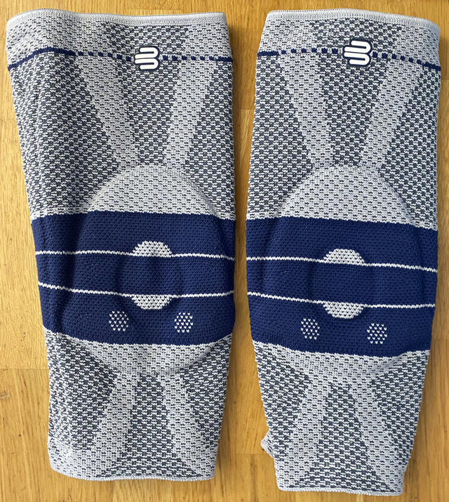 Two Knee Braces - Bauerfeind Genutrain in Other in Markham / York Region - Image 2