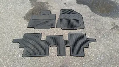 ****Please don`t ask me if this is available ORIGINAL EQUIPMENT OEM. Front and rear mats for an QX60...