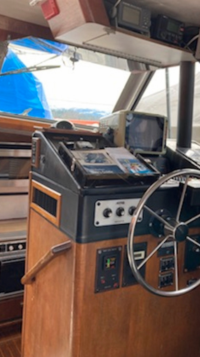 Bayliner 3870 Yacht  in Powerboats & Motorboats in Kitimat - Image 4