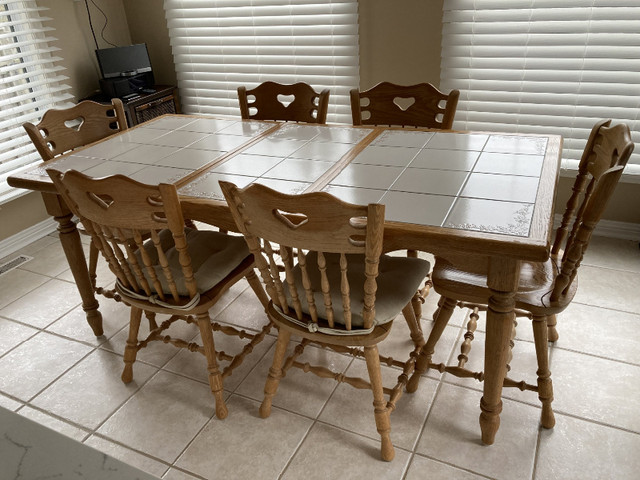 SOLID OAK TABLE AND CHAIRS in Dining Tables & Sets in Oshawa / Durham Region