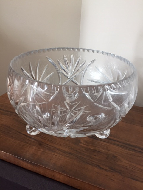 New Pinwheel Crystal Serving Bowl- 9" Wide in Kitchen & Dining Wares in Oshawa / Durham Region