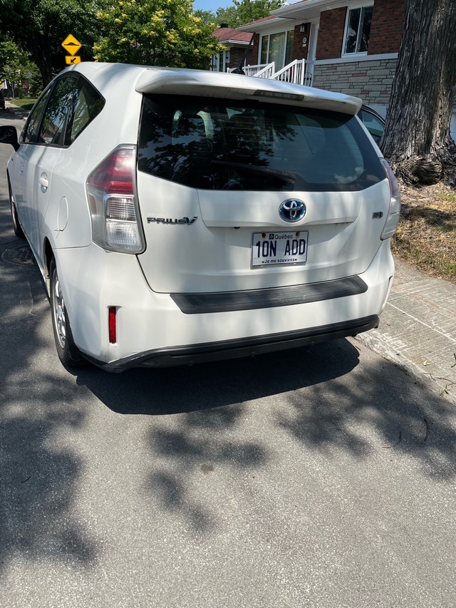 Toyota Prius V — photo 2
