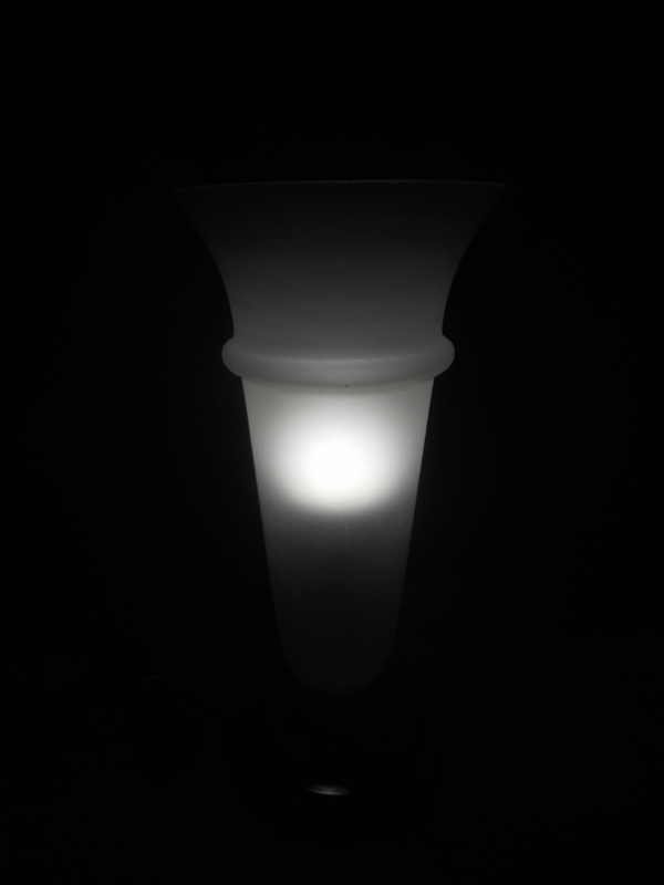 Glass table/desk lamp in Indoor Lighting & Fans in City of Montréal - Image 6