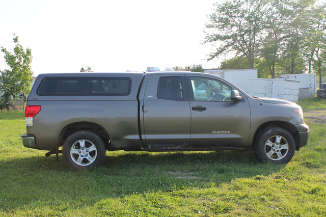 Toyota Tundra SR5 Max Comes With Matching Cap Great Condition in Cars & Trucks in Hamilton - Image 4