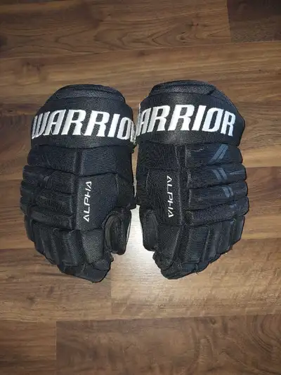 Warrior hockey gloves. Size Junior 11inch. Has some wear on right palm. Otherwise excellent conditio...