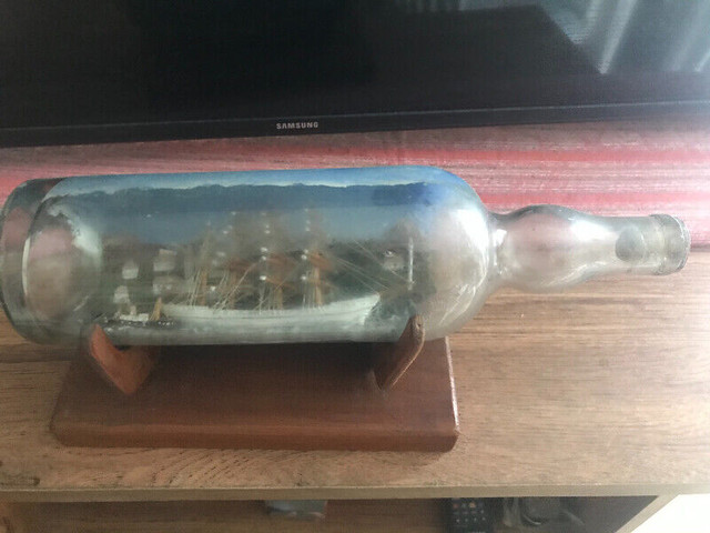 SHIP IN A BOTTLE  / VINTAGE . in Arts & Collectibles in Owen Sound