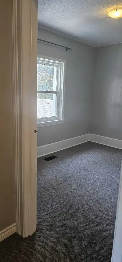 Private room available for a girl only near McKellar St. from 1st Jan. It's a upper unit house with...