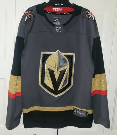 Las Vegas Golden Knights near mint Fanatics Adukt small $100.00 Hard to find Red Deer Rebels 3rd jer...